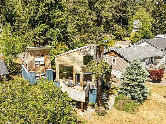 2nd image of 1060 Halsey Drive