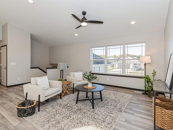 3rd image of 187 Karen Dr