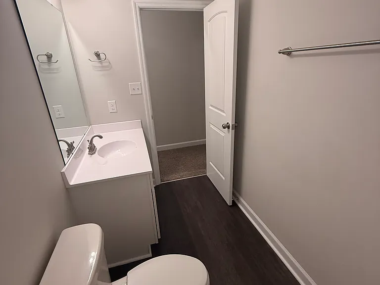 2025 Folkstone Woods Ln — Photo 32