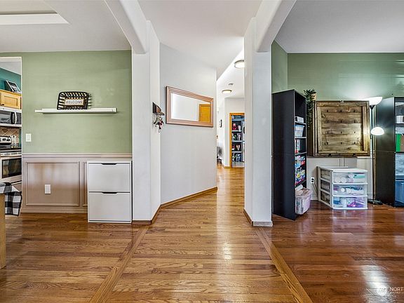 4th image of 9312 169th Street E