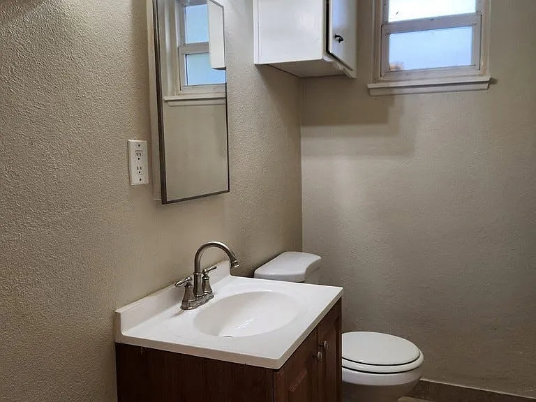3975 Eileen St — Photo 32
