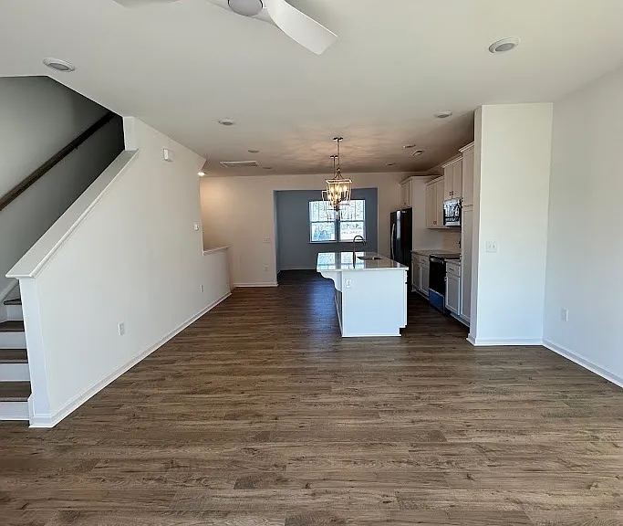 353 E 4th St — Photo 21