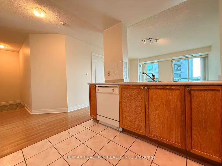 188 Doris Ave #803 — Photo 9