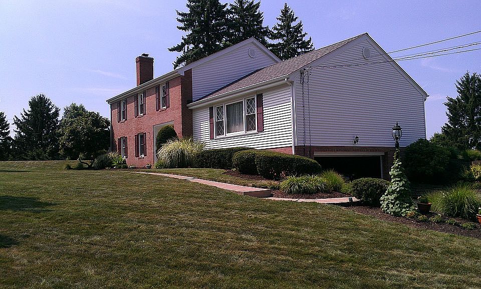 2nd image of 1959 Shady Oak Cir