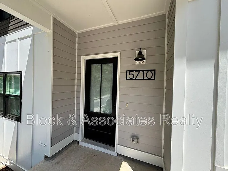 5710 Parker Pines Ct — Photo 9