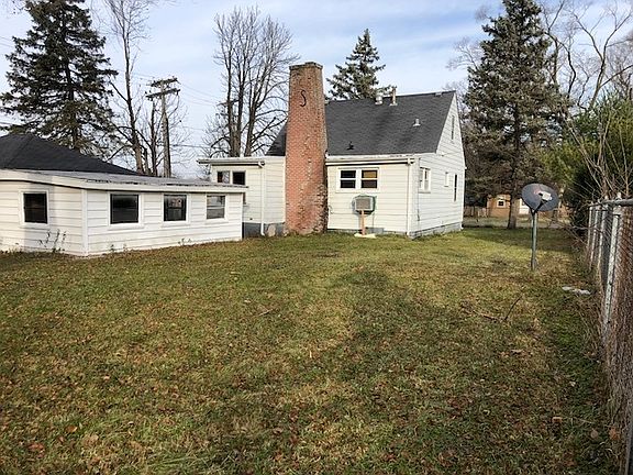 3rd image of 1 E Willow Dr