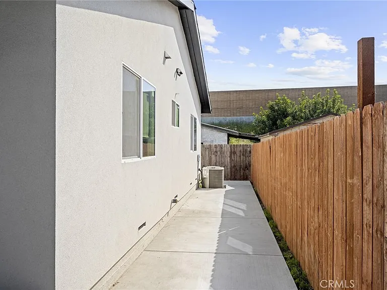 13721 Pierce St — Photo 29