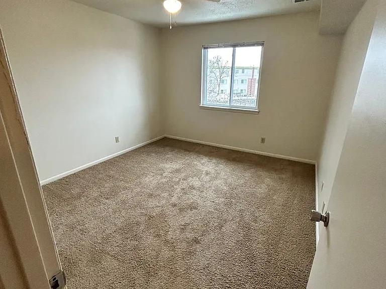 2309 W Broadway — Photo 13