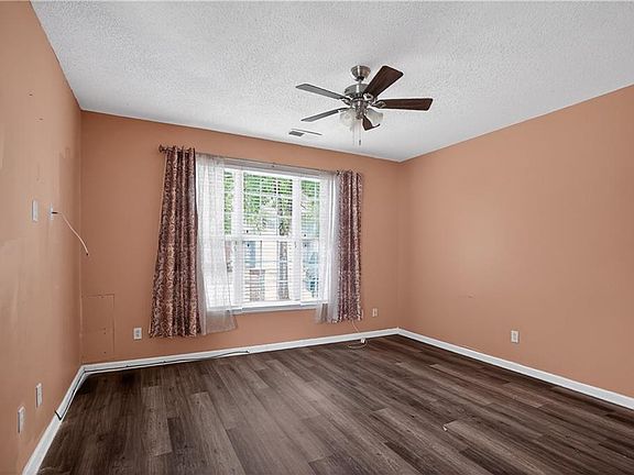 5th image of 2326 Nicole Dr