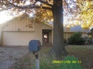 2527 S Delaware Ave, Springfield, MO 65804