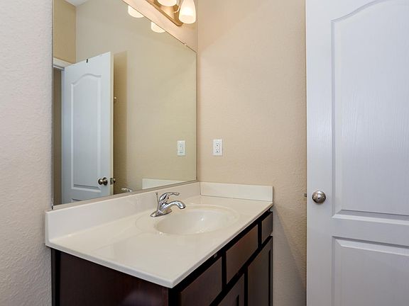 4th image of 4988 Almandine Ave
