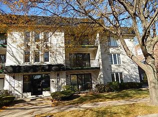 10910 S Kilpatrick Ave, Oak Lawn, IL 60453