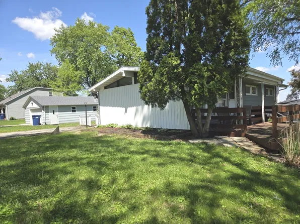 313 S McKinley St, Mansfield, IL 61854