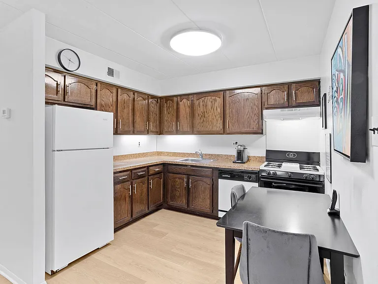 Ambassador Apartments — Photo 63