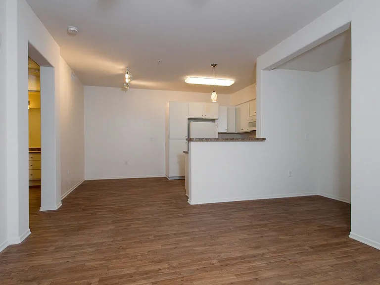 Avila Apartment Homes — Photo 32
