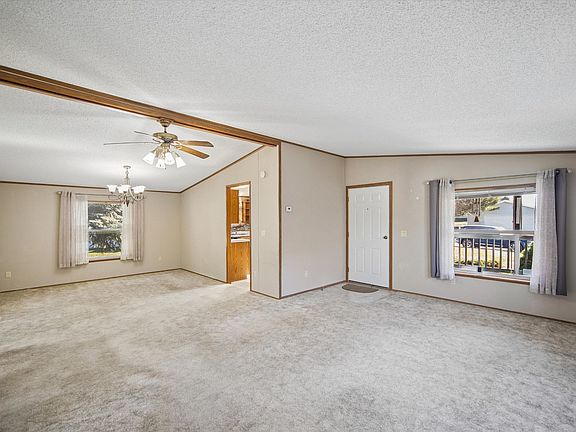 3rd image of 44 N Hawthorn Dr