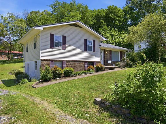 3rd image of 1803 Michelle Dr NE