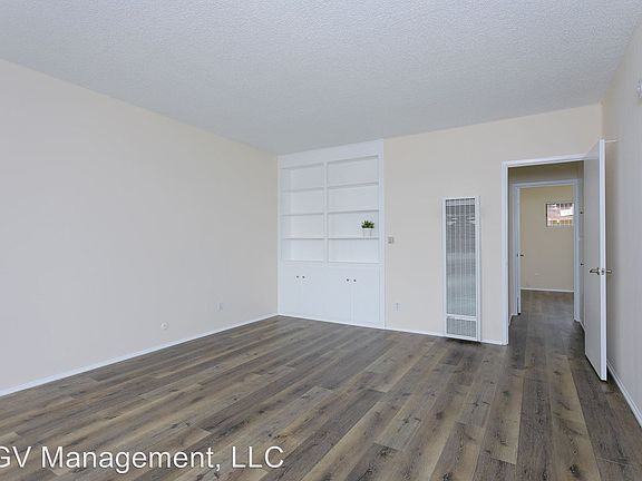 5th image of 215 E Live Oak St APT N