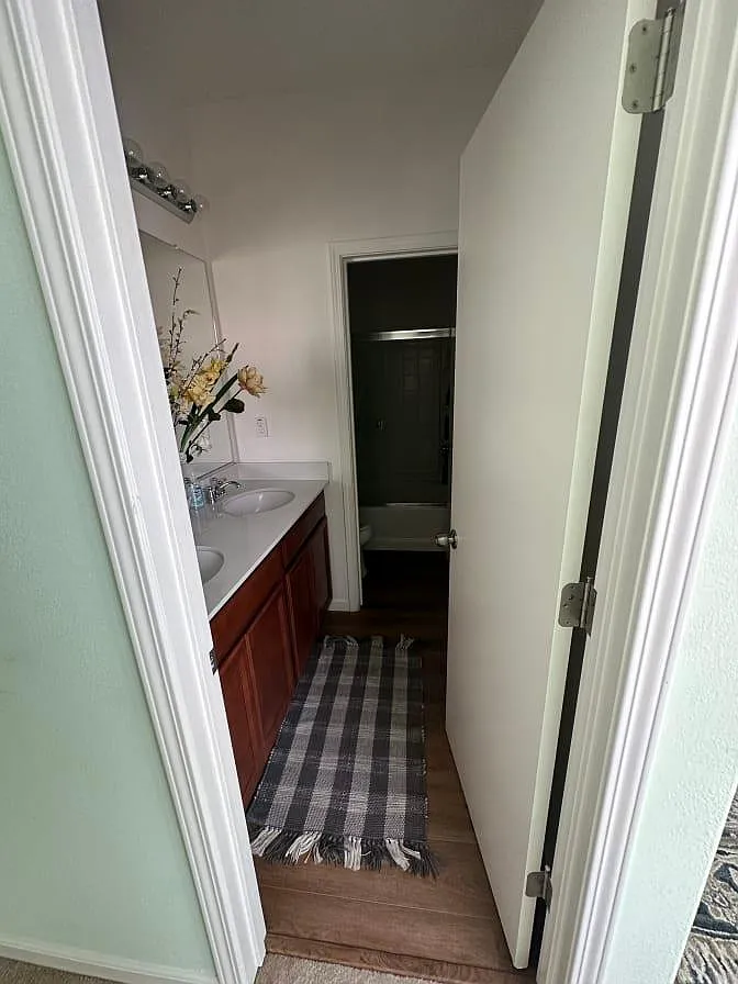 4 bed, 2034 sqft, $925 — Photo 2