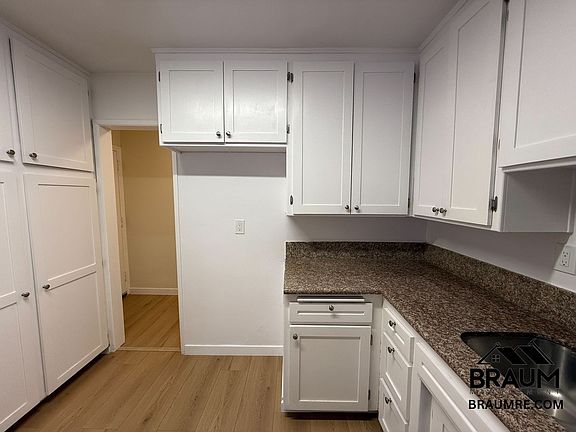 5th image of 6039 Whitsett Ave APT 107