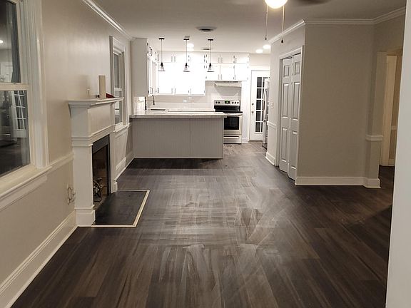3rd image of 425 Warren Ave #1A