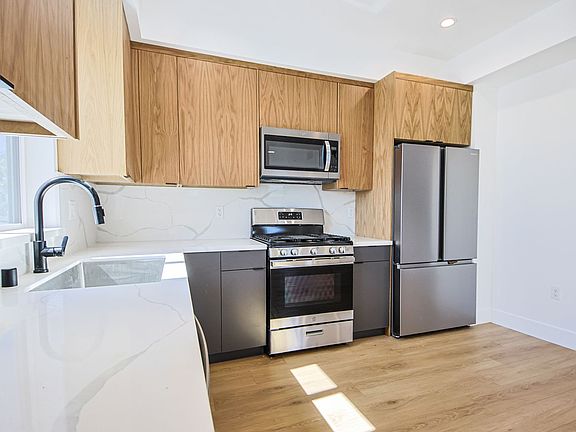 3rd image of 2851 S Victoria Ave #2853