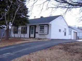 2 S Victoria Ln, Streamwood, IL