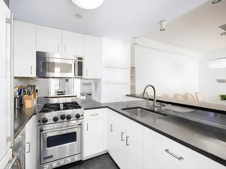 100 W 58th St #8G — Photo 3