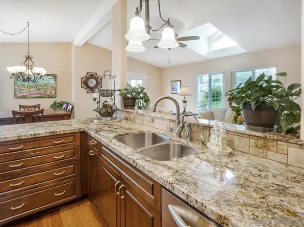 7311 San Luis St, Carlsbad, CA 92011