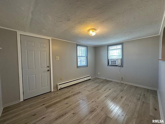 5th image of 432 N Daniels Ave