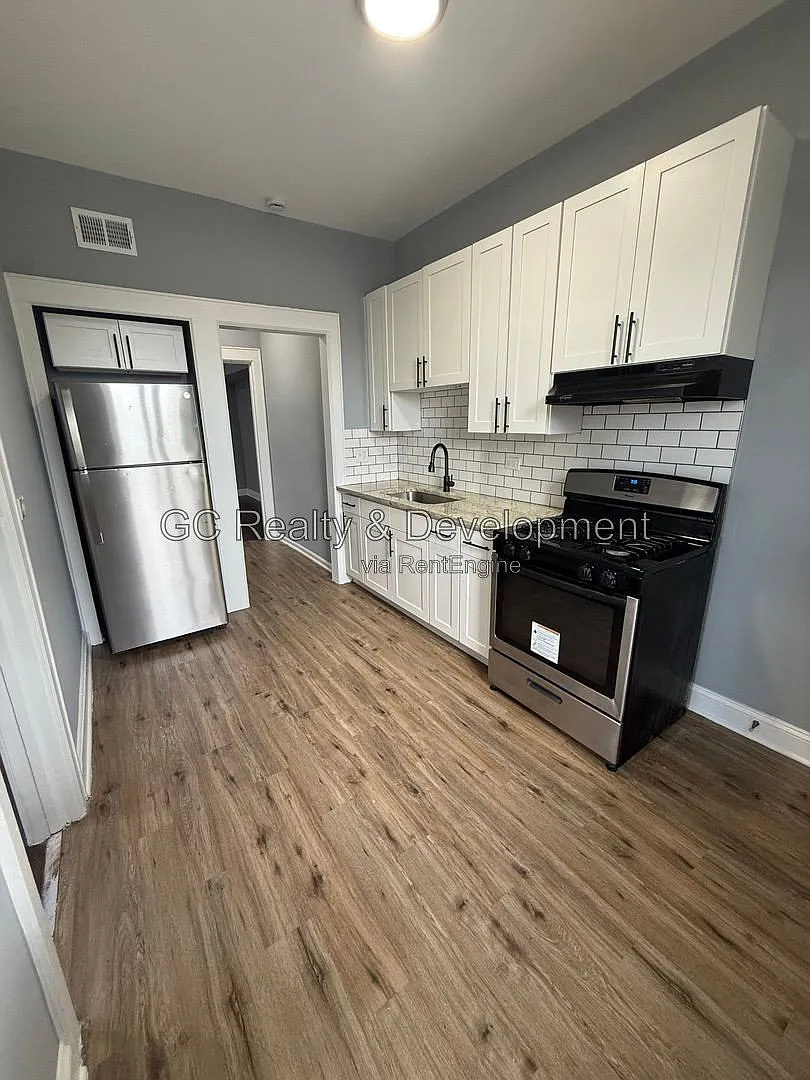 4 bed, 2.0 bath, 1400 sqft, $2,150 — Photo 3