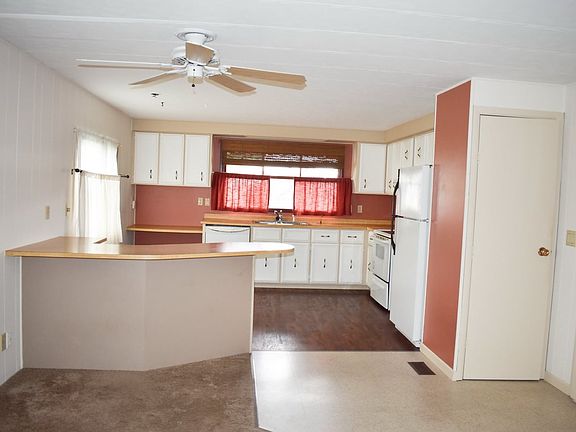 3rd image of 105 E 8th St Unit 11