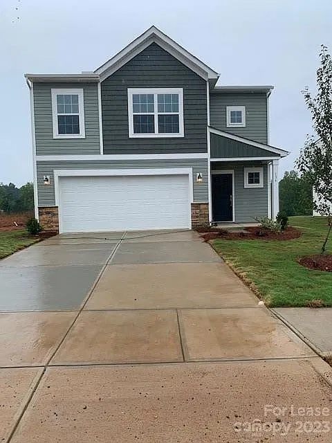 4 bed, 2.5 bath, 1956 sqft, $1,995 — Photo 1