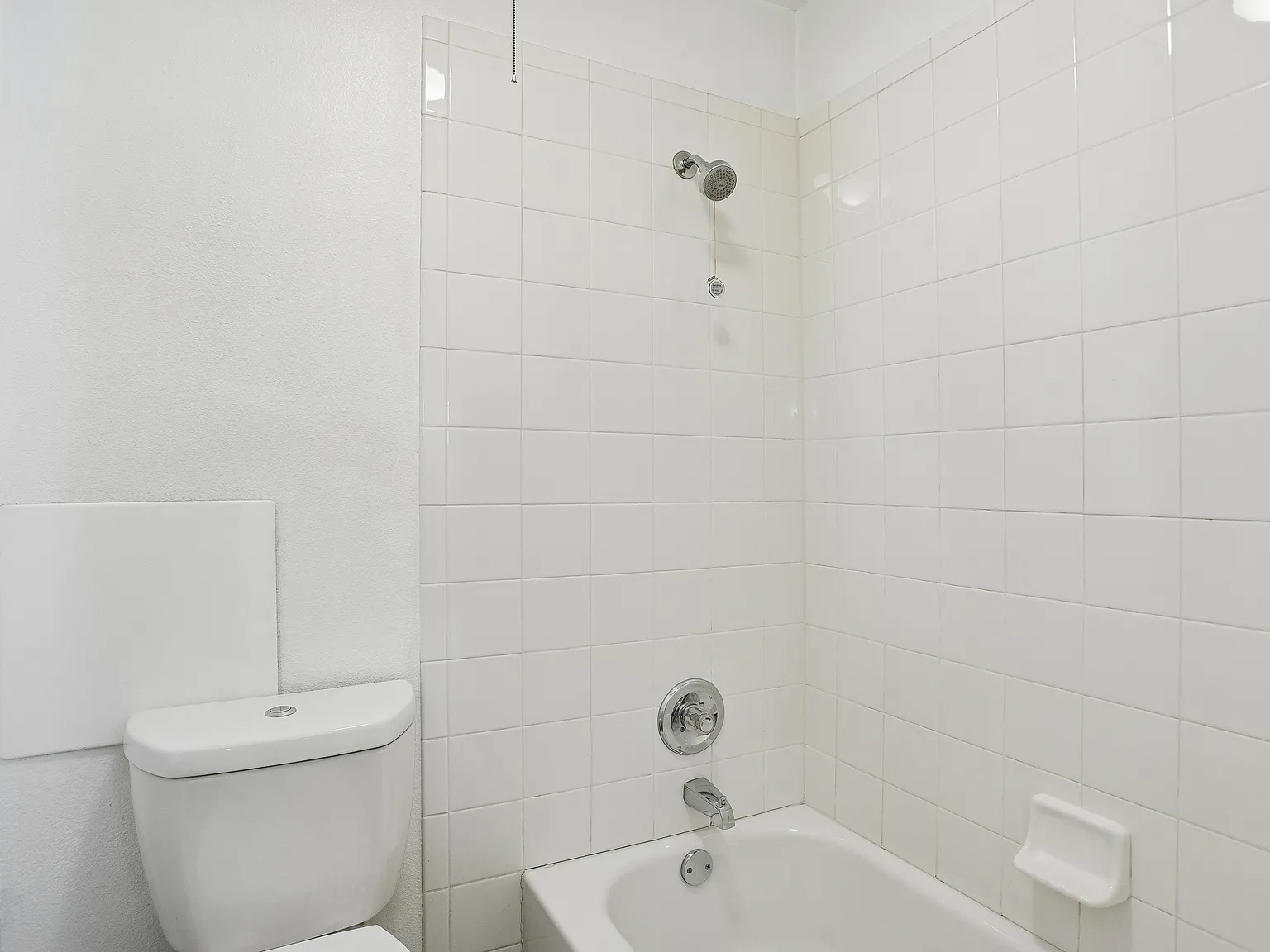 2855 S Monaco Pkwy — Photo 1