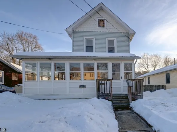 13 Orchard St, Bloomingdale Boro, NJ 07403