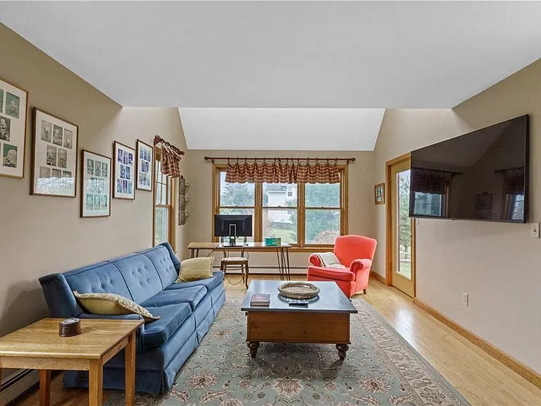 2 Easton Ter — Photo 16