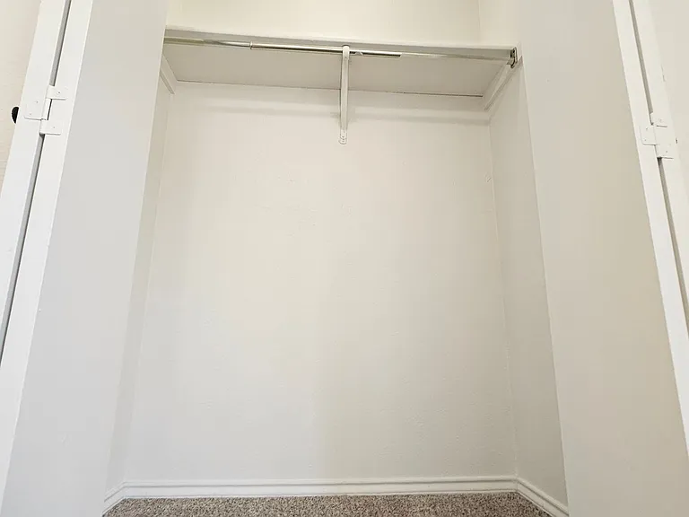 544 E Windsor Dr — Photo 17