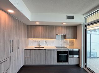 1 Concord Cityplace Way #6208, Toronto, ON M5V 0X3