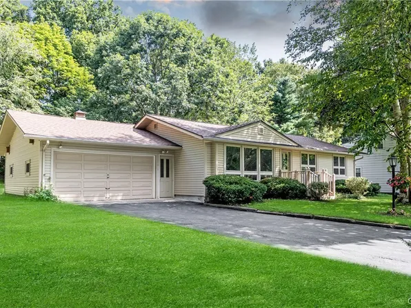 7529 Woodcrest Dr, Baldwinsville, NY 13027