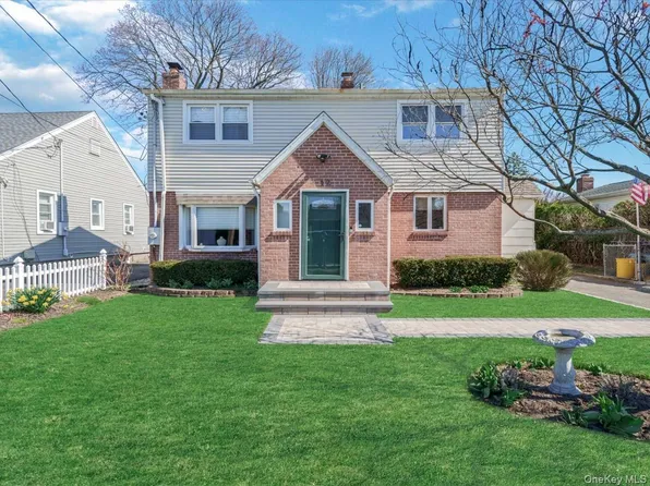 12 Floral Avenue, Bethpage, NY 11714