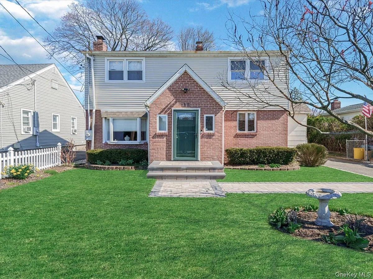 12 Floral Avenue photo 1