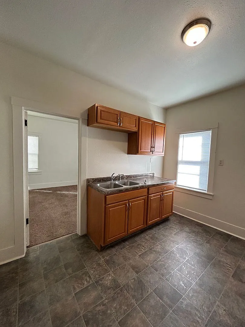 1106 N Michigan St — Photo 4