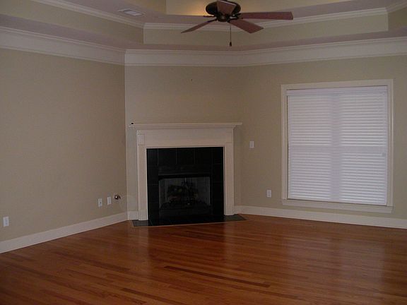 3rd image of 557 Browning Dr