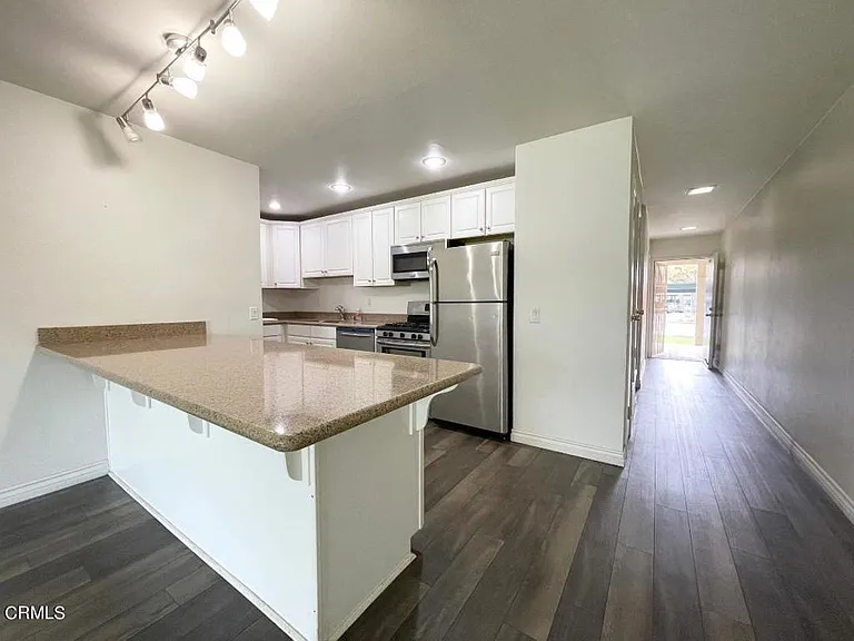 669 Reef Cir — Photo 2