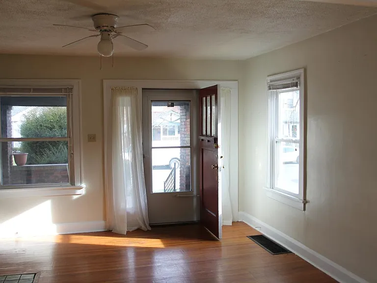 5314 Broadway St — Photo 5