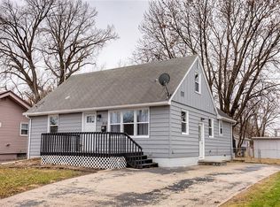 916 E 22nd Ct, Des Moines, IA 50317