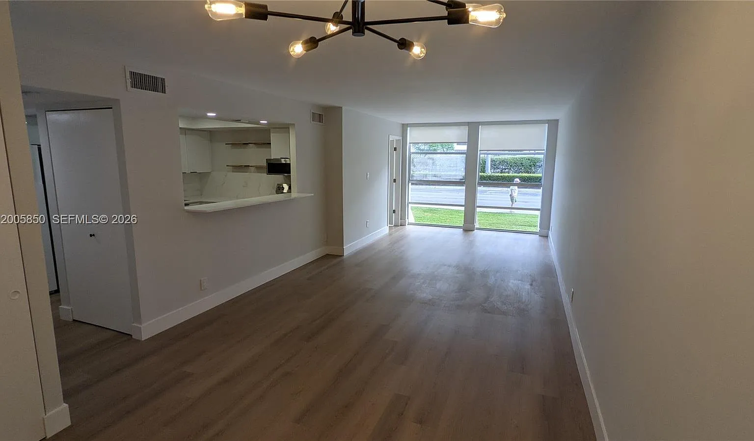Desoto Park Condo — Photo 2
