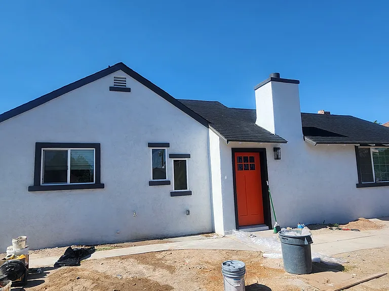 1042 Franklin Ave — Photo 1