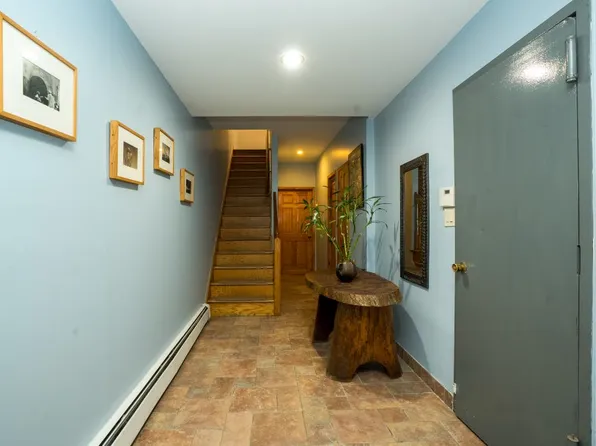 3056 Independence Avenue image 2 of 40