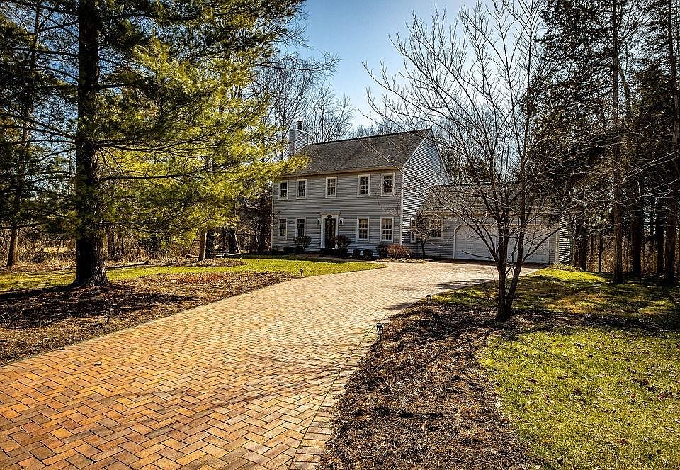 1st image of 35 Hidden Creek Dr
